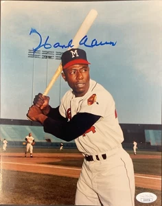 Hank Aaron Autographed Auto Braves Signed 8x10 Photo JSA Certified Signature - Picture 1 of 3