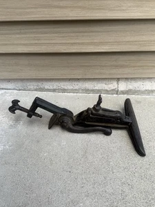 VINTAGE SARGENT & CO. 104 HAND SAW SHARPENING VICE - Picture 1 of 9