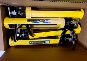 Quart caulk gun 4ea guns  (Only $11.50 each) FREE SHIPPING  New Old Stock USA - Picture 1 of 4