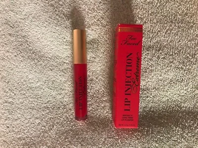 Too Faced Lip Injection Extreme STRAWBERRY KISS- Free shipping - Image 1 of 3