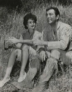 1955 Press Photo Robert Taylor and Ursula Thiess relax at film location in CA. - Picture 1 of 2