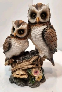 Estatuilla de resina de rama floral encaramada en pareja de búho tigre cornudo de colección - Imagen 1 de 14