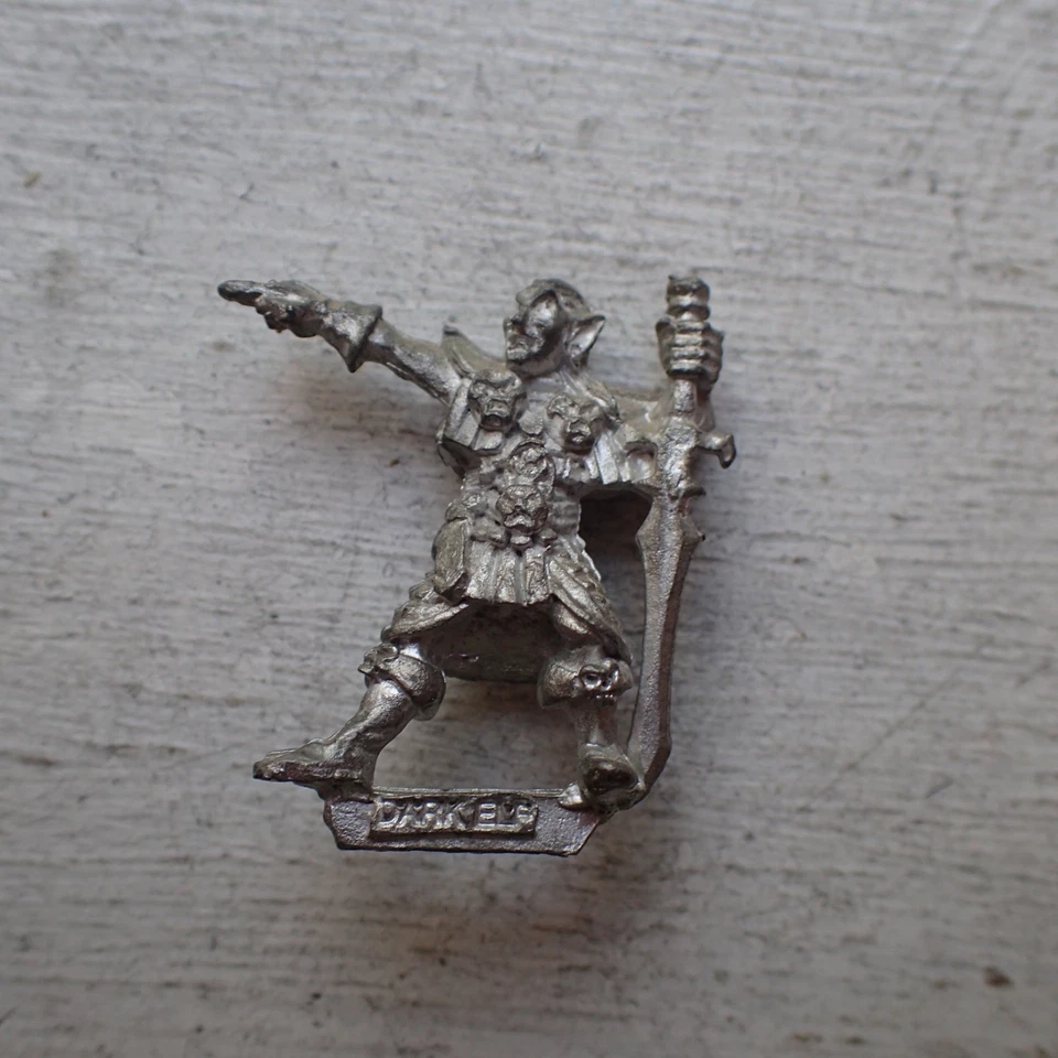 Cittadella Warhammer anni 80 Elfo Oscuro Capo Comando con Spada - Immagine 1 di 1