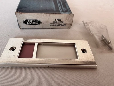 NOS 1967 福特 GALAXIE XL LTD 室内门灯挡板 — 第 1/3 张图片