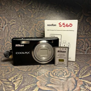 Nikon Coolpix s560 Digital Point And Shoot Camera W/batt And Charger S550 S570 - Picture 1 of 7