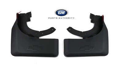 Protectores contra salpicaduras traseros Chevrolet Silverado 1500 2019-2024 86517279 negros con logotipo OEM Foto 1 de 4