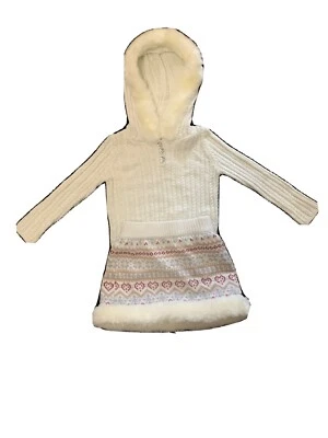 ADORABLE SUÉTER GRIS BRILLANTE CON CAPUCHA DE PIEL ALREDEDOR. Falda de punto con corazones y piel Foto 1 de 4