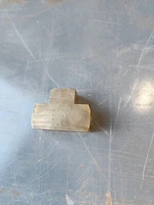 Brass 1/4" Female NPT 3/8–18 Pipe Tee "T" Fitting - Picture 1 of 3