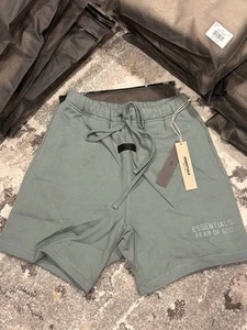 Pantalones Cortos Talla M TOTALMENTE NUEVOS Fear of God Essentials Sycamore 100% Auténticos Verificados - Imagen 1 de 3