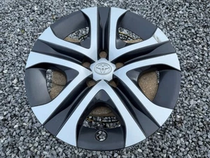 (1) TOYOTA RAV4 17" OEM WHEEL COVER HUB CAP SILVER & DARK GRAY 42602-0R030 - Picture 1 of 2