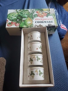 WEDGWOOD WILD STRAWBERRY Set of 4 Boxed Ramekins 3" NEW NEVER USED Ovenware - Picture 1 of 5