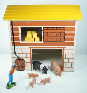 Rare Vintage Original 1970’s Britains Farm Barn Wooden Building Pigs Farmer - Picture 1 of 19