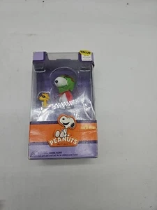 Figura Posable 2012 Peanuts Halloween Snoopy y Woodstock As Volador - Imagen 1 de 4