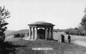 REIGATE - COLLEY HILL ~ 2 OLD POSTCARDS #2519081 - Picture 1 of 4