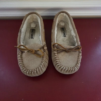 Zapatillas de mocasín Minnetonka para mujer talla 6 marrón cally cuero tostado forradas de piel sintética Foto 1 de 4