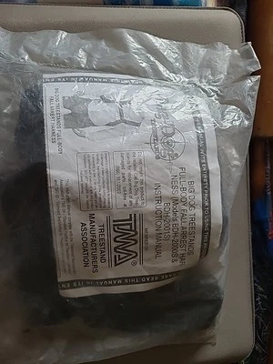  New in Package Big Dog TreeStands Full-Body Fall Arrest Harness BDH 2000S/2001S - Image 1 of 4