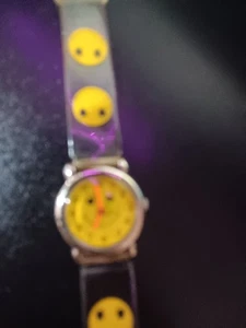 Vintage Happy Face Watch with New Battery - Picture 1 of 2
