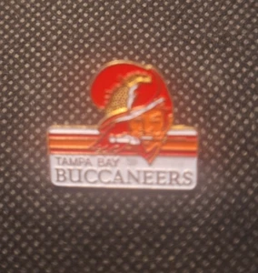 Tampa Bay Buccaneers Pinback   e9660UXX - Picture 1 of 2