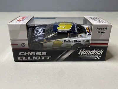 Caja de acción 1/64 NASCAR diecast 2018 Chase Elliott #9 Kelley Blue Book Camaro ZL1 Foto 1 de 3