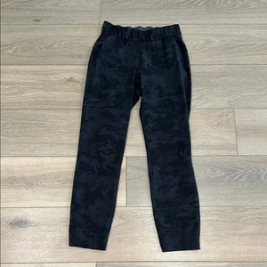 LULULEMON Incognito Camo On The Fly *28" Mid Rise Full-On Luxtreme Pants Size 2 - Picture 1 of 14