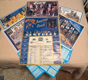 Vintage Kentucky Wildcats Basketball Spielplan Kalender Poster (6) 1982 -1987 - Bild 1 von 19