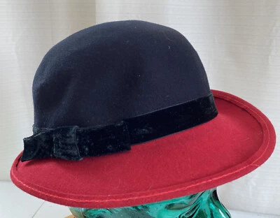 VINTAGE DOESKIN 100%WOOL  FELT BLACK&RED CHURCH HAT  VGC. SO CUTE! - Image 1 of 3