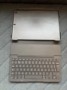 Logitech Slim Folio Keyboard Case for iPad (7th, 8th. 9th Gen) - QWERTY UK - Picture 1 of 4