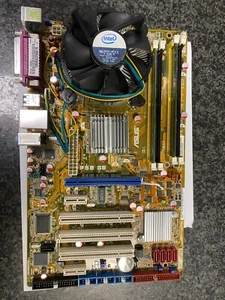 Scheda madre ASUS P58SE + CPU Intel Core E2160 + Kingstone 2 GB ram - Foto 1 di 6