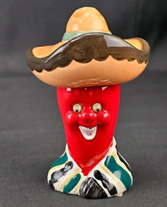 Vintage 1991 Vandor Salt & Pepper Shakers Googly Eyes Chili in Sombrero Stackers - Picture 1 of 6