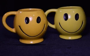 Vintage McCoy Pottery Ceramic Yellow Smiley Happy Face Mug Coffee Cup 1970's - Picture 1 of 8