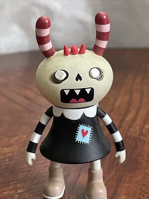 Kidrobot Heroes and Heartbreakers Beatrice vinilo 3” figura de Ryan Bubnis Foto 1 de 4