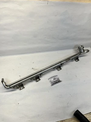 Trilho de combustível e regulador de pressão 2.8 VR6 99-05 VW Jetta GTI MK4 - 021 133 317 K - Imagem 1 de 4