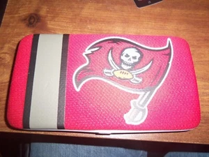 TAMPA BAY BUCCANEERS SHELL MESH WALLET WOMENS AUTHENTIC BRAND NEW  LITTLE EARTH - Picture 1 of 3