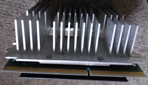 Intel Pentium III 500MHz Slot 1 Processor & Heat Sink - Picture 1 of 4