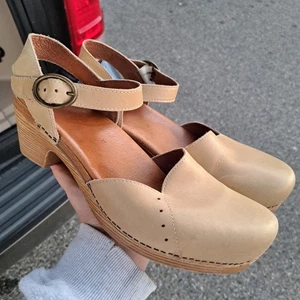 Dansko Sam Sand Dollar Full Grain Clog hellbraun neutral Sandalen Damen Größe 41  - Bild 1 von 7