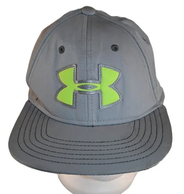 Gorra de béisbol Under Armour juvenil gris con logotipo verde Nenon. Foto 1 de 4