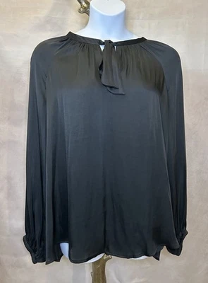 Blusa Torrid Negra Fluida Satén Cuello Lazo Talla 3 Foto 1 de 4