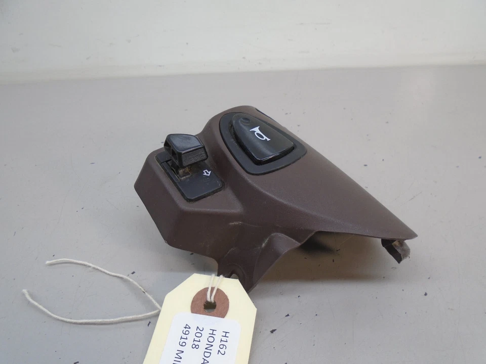 Interruptores de luz de barra esquerda para H162 Honda Metropolitan NCW50 2016 a 2021 - Imagem 1 de 4