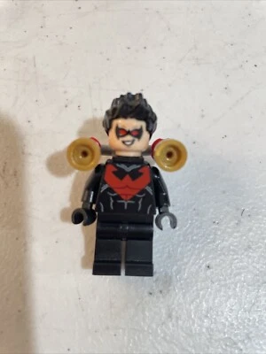 LEGO Nightwing - Minifigura con agujeros de ojos rojos y símbolo de pecho SH085 Foto 1 de 2