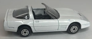 Maisto Motor Works 1984-1996 Chevy Corvette ZR-1 C4 Open Top weiß #57 1:64 ~GP - Bild 1 von 13