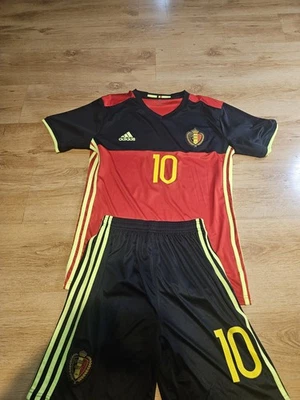 Camiseta Eden Hazard Bélgica Fc #10 para niños/jóvenes con pantalones cortos de Adidas talla juvenil... Foto 1 de 3