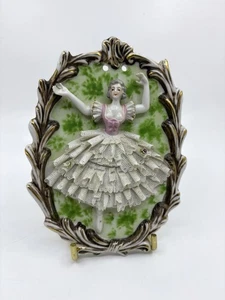 Ballerina porcellana 3D Giappone occupato dipinta a mano placca da parete gonna pizzo - Foto 1 di 9