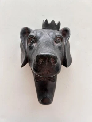 Dachshund cabeça montada na parede com gancho preto moldado 9 x 6" decoração de coroa gravata borboleta - Imagem 1 de 4