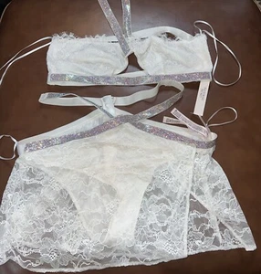 NWT  Victoria’s Secret Jeweled Two Piece Set Sexy Honeymoon, Stripper, Dancer - Foto 1 di 8