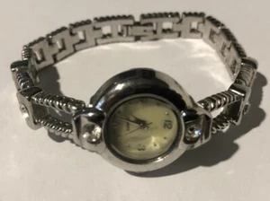 Women’s stainless steel quartz wristwatch needs a battery Free Shipping - Picture 1 of 7