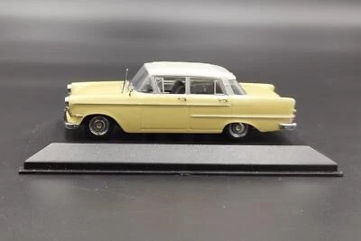 1:43 Opel Kapitan P2 Limousine Yellow Minichamps - Immagine 1 di 4