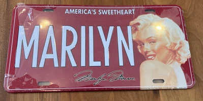 Placa de metal roja en plástico vintage Marilyn Monroe "America's Sweetheart" Foto 1 de 4