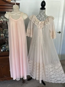 Vintage 60’s INTIME Pink Sheer Chiffon Nightgown Negligee 17” Lace Peignoir Set-Sz P - Bild 1 von 10