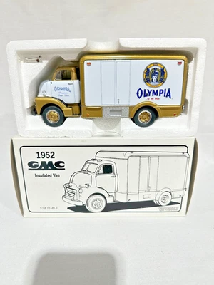 Olympia Beer 1952 GMC furgoneta aislada por primera marcha escala 1/34 Foto 1 de 4