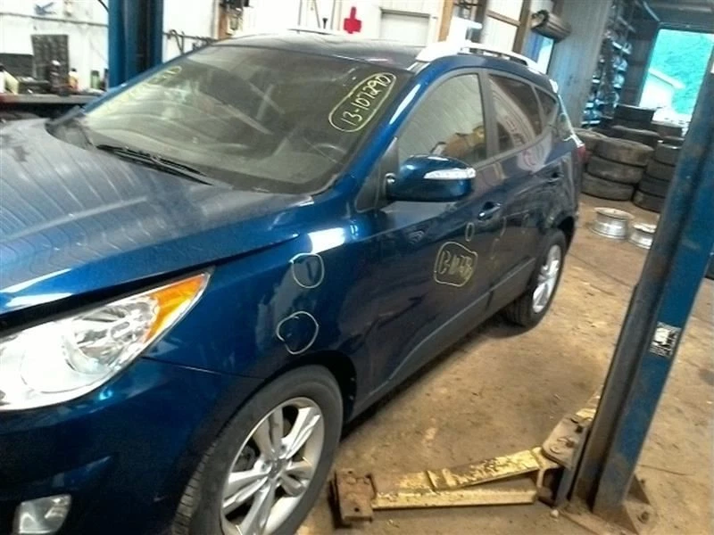 Driver Front Seat Bucket Cloth And Leather Fits 10-15 TUCSON 10154842 - Image 1 of 4